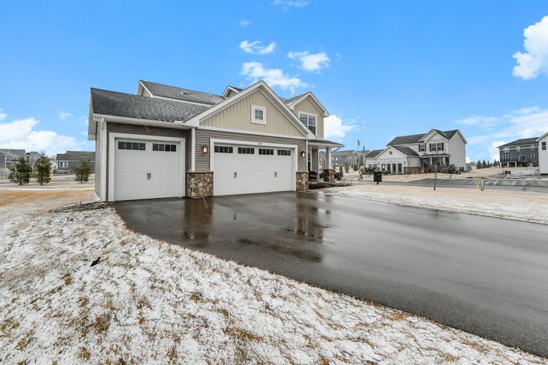 7385 203rd St W, Lakeville, MN 55044