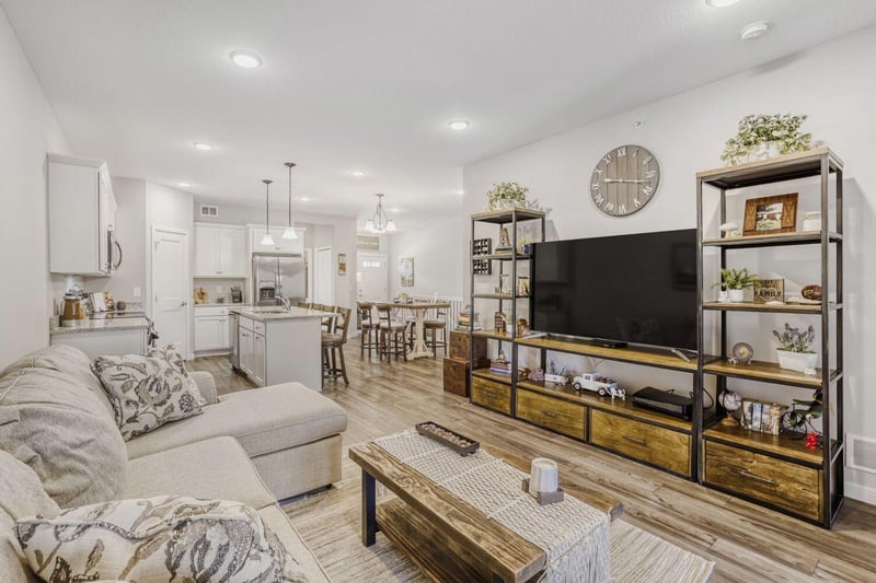 9105 Lexington Ave N #B, Circle Pines, MN 55014