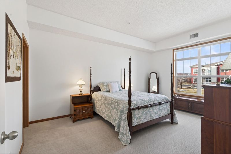 17393 72nd Ave N #102, Maple Grove, MN 55311