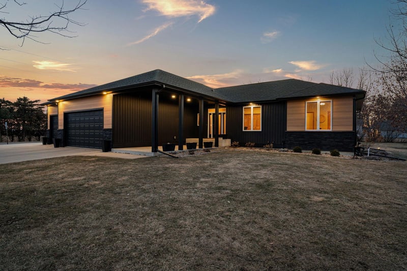 1602 26th St SW, Austin, MN 55912