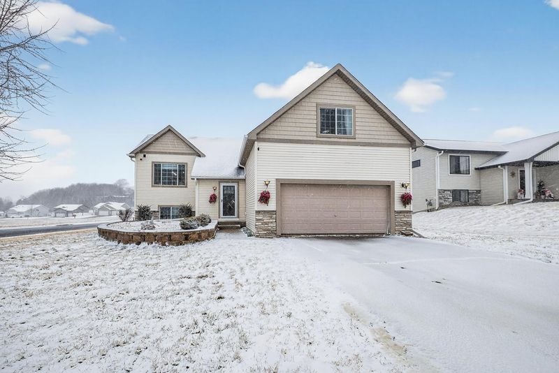 212 Keystone Dr NE, Pine Island, MN 55963