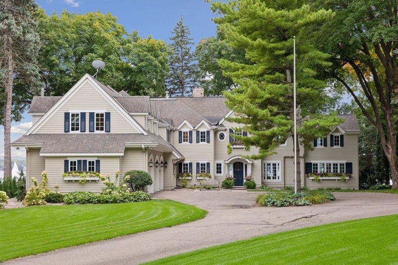 964 E Shady Ln, Wayzata, MN 55391
