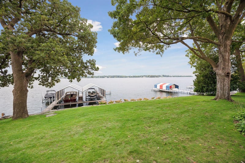 964 E Shady Ln, Wayzata, MN 55391