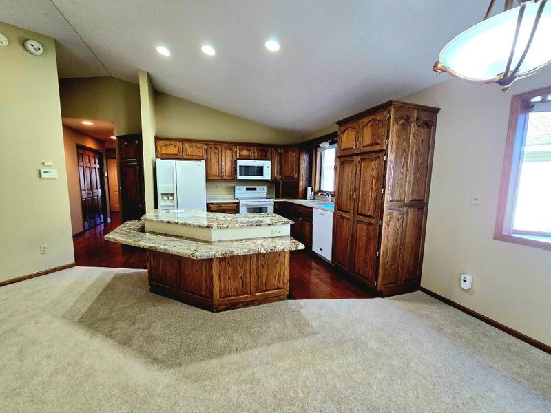 642 Jenisa Dr, Saint Cloud, MN 56301