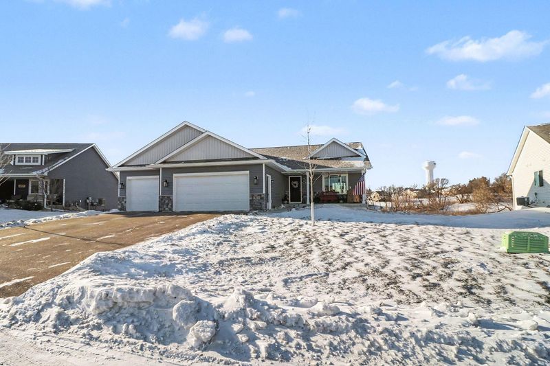 913 Mulberry Ave NE, Montgomery, MN 56069