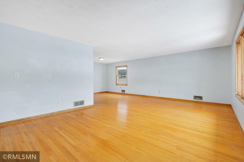 1508 Mcafee St, Saint Paul, MN 55106