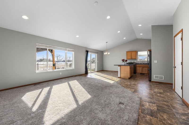 845 Lakewood Trl, Young America, MN 55397