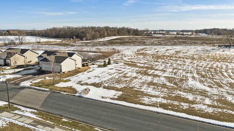 845 Lakewood Trl, Young America, MN 55397
