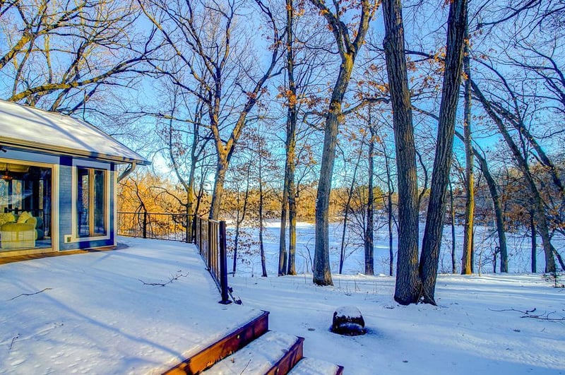 86 Old Wildwood Rd, Mahtomedi, MN 55115