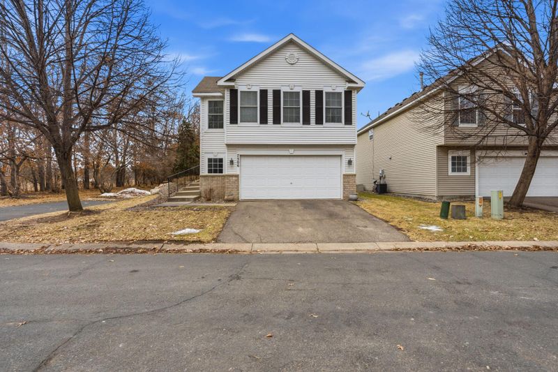 7506 Hampton Ln, Shakopee, MN 55379