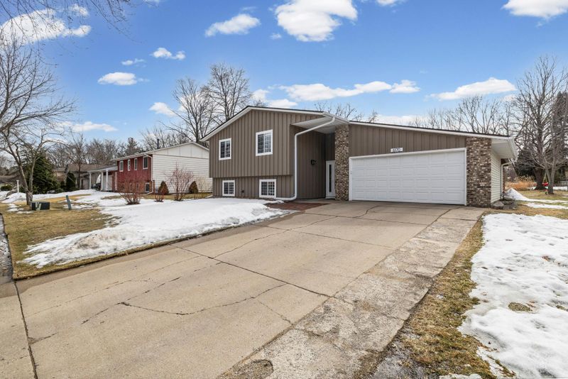 6170 134th St W, Apple Valley, MN 55124