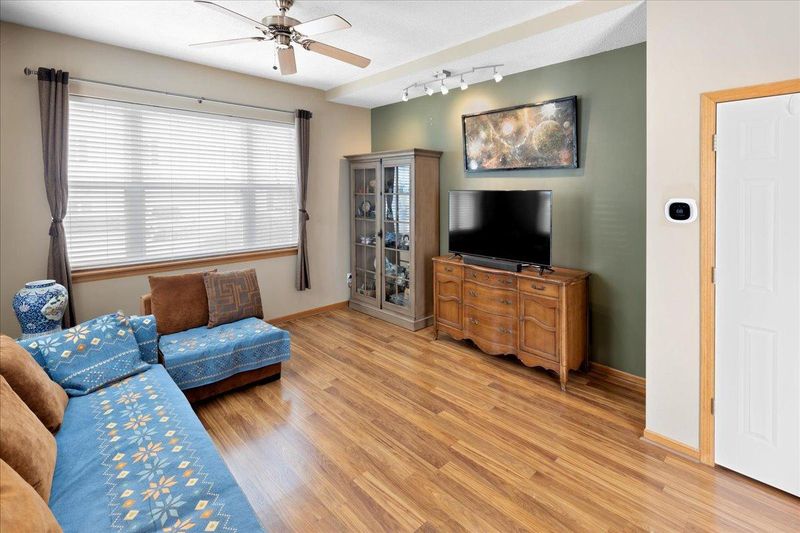 988 Princeton Ave, Shakopee, MN 55379