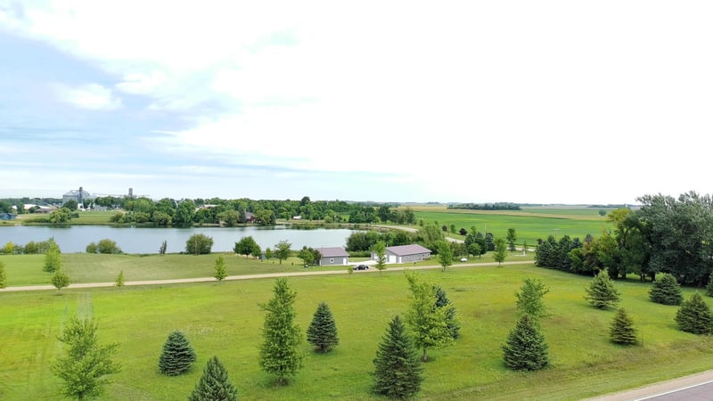 2 Summit Ln, Lake Wilson, MN 56151