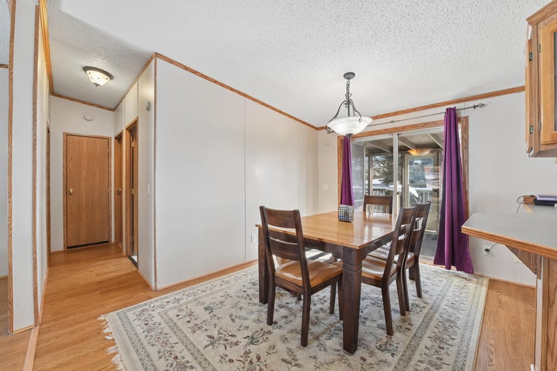 14 Rita Ln, Chaska, MN 55318