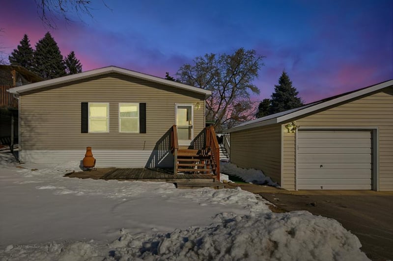 14 Rita Ln, Chaska, MN 55318