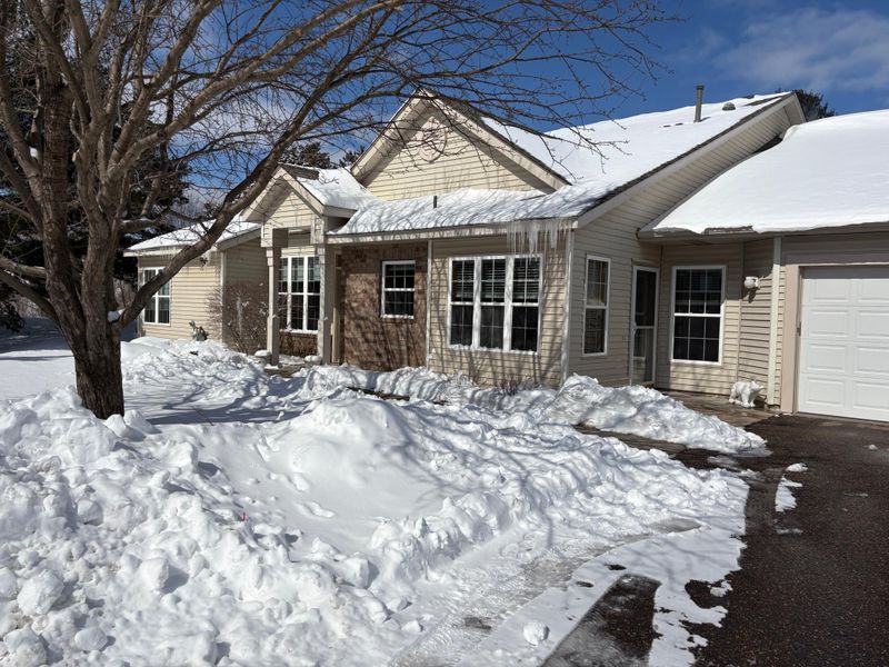 163 Wedgewood Dr, Mahtomedi, MN 55115