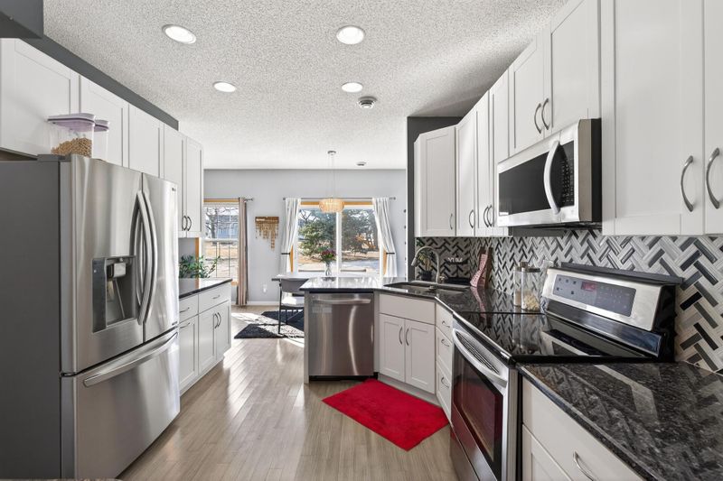 8530 Grove Cir, Shakopee, MN 55379