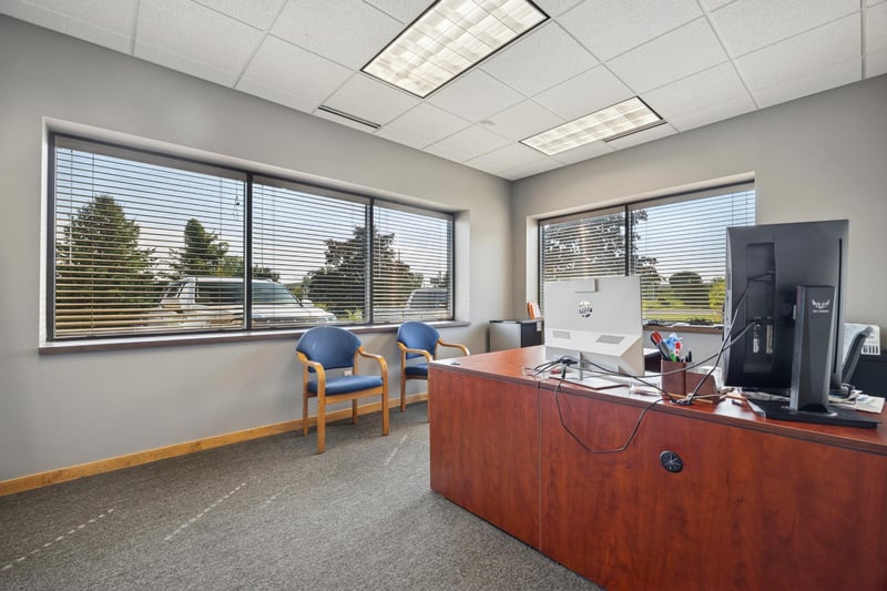 533 Hayward Ave N, Oakdale, MN 55128