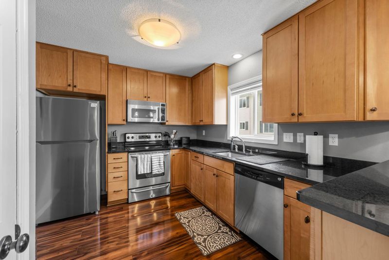 6572 Regency Ln, Eden Prairie, MN 55344