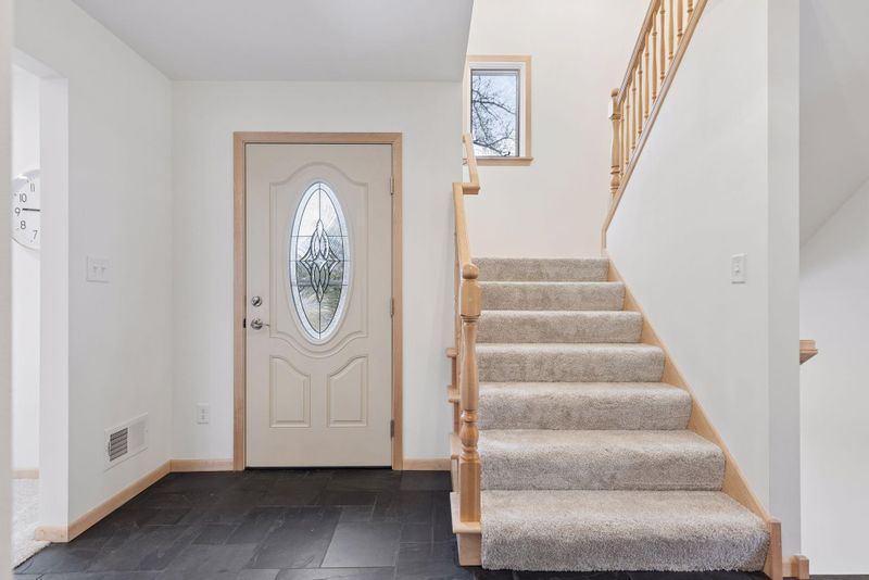 972 Lydia Dr W, Roseville, MN 55113