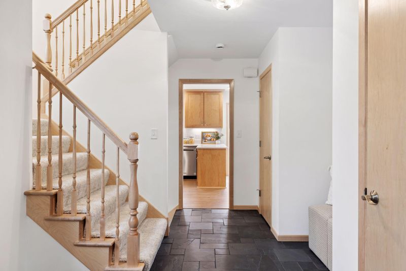 972 Lydia Dr W, Roseville, MN 55113