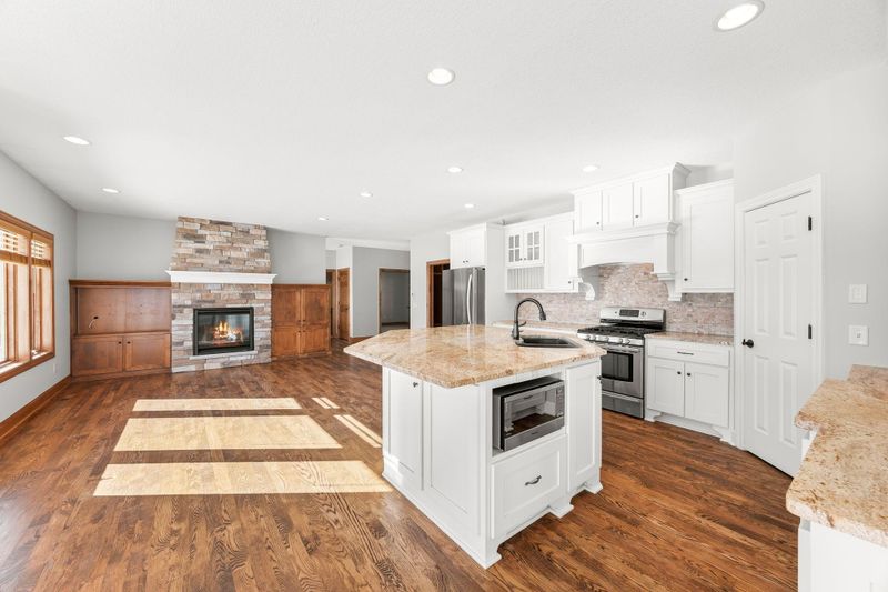 1069 Symphony Ln, Chaska, MN 55318