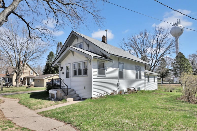 208 Center Ave, Center City, MN 55012