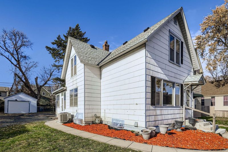 1005 Galtier St, Saint Paul, MN 55117