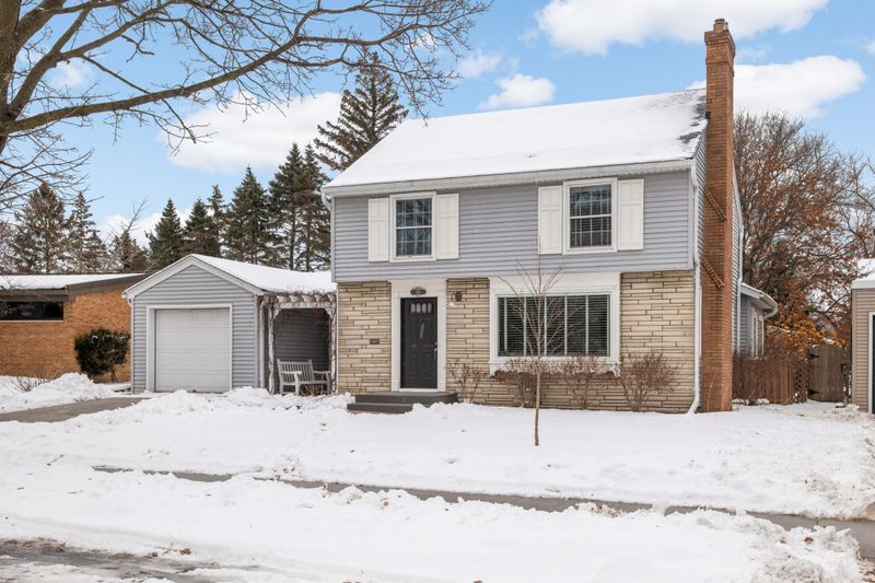896 Nevada Ave W, Saint Paul, MN 55117