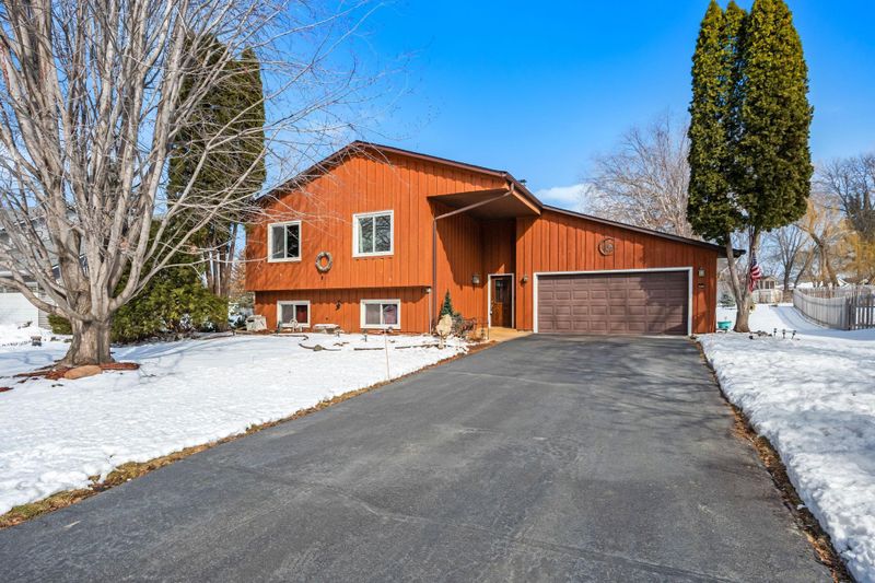 13813 James Ave S, Burnsville, MN 55337