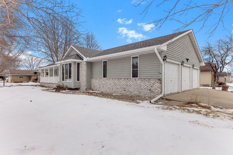 1005 9th St SE, Waseca, MN 56093