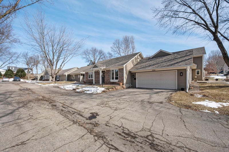 1024 Fox Run Rd, Waconia, MN 55387