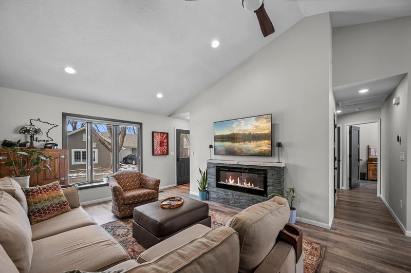 1024 Fox Run Rd, Waconia, MN 55387