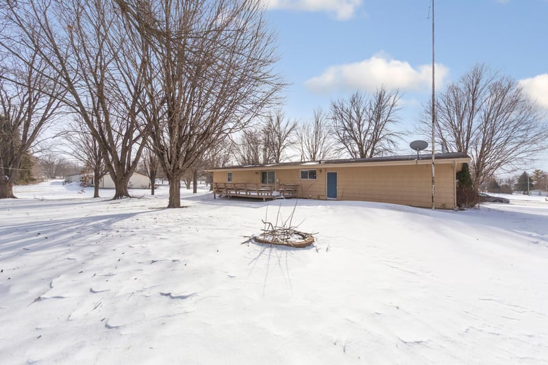 821 North St, Stewart, MN 55385