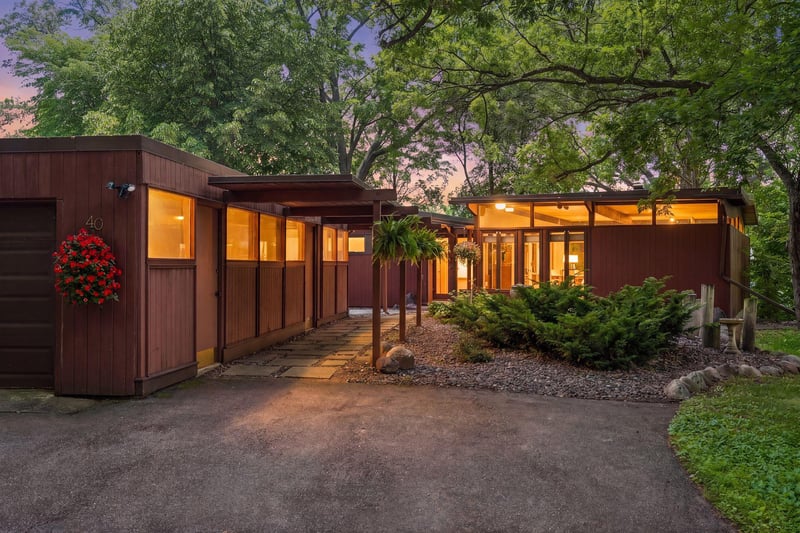 40 E Golden Lake Rd, Circle Pines, MN 55014