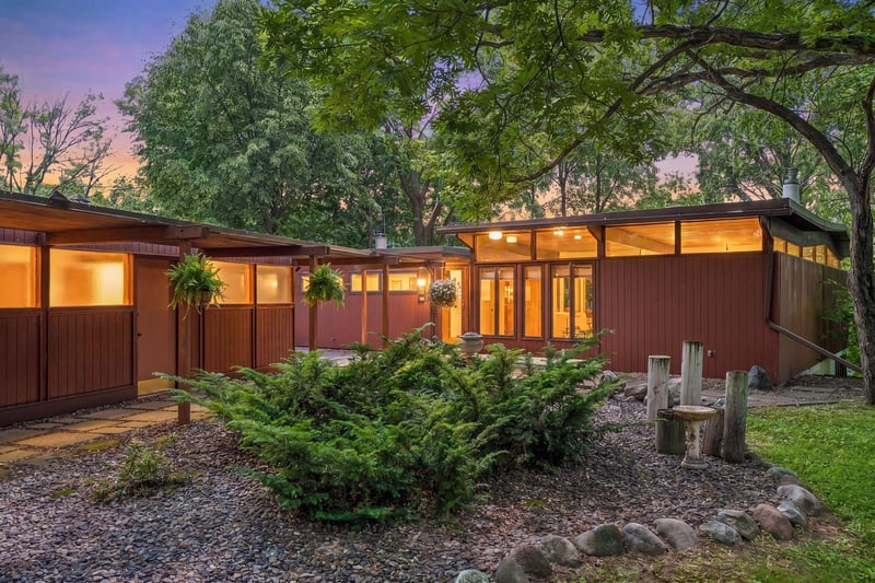 40 E Golden Lake Rd, Circle Pines, MN 55014