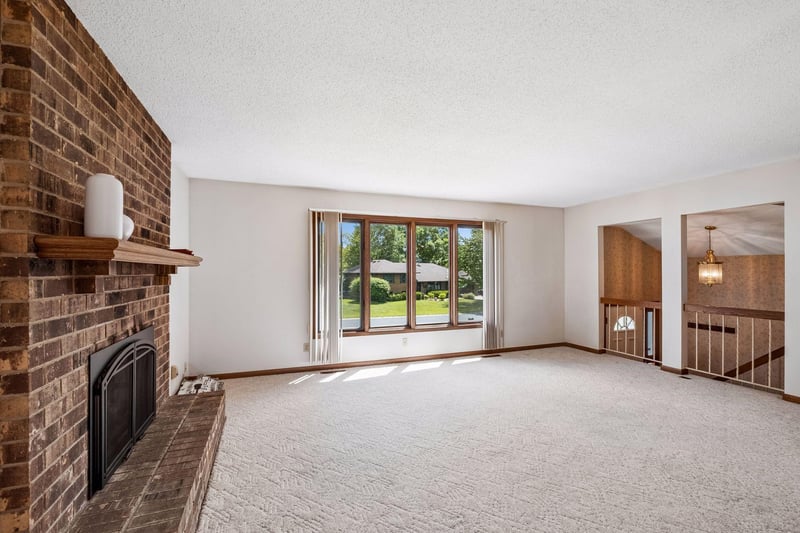 5706 W 98 1/2 St, Bloomington, MN 55437