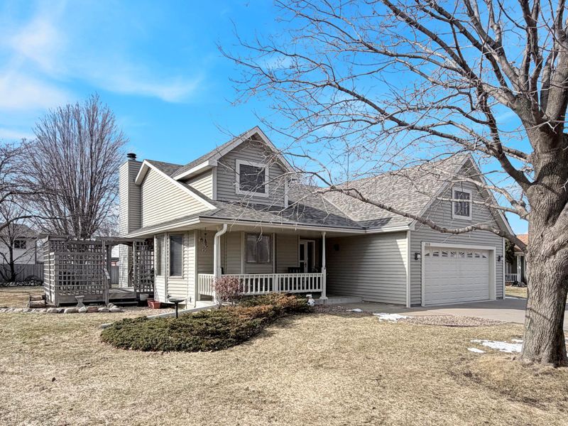3510 Gershwin Ave N, Oakdale, MN 55128