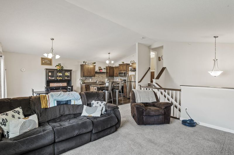 8555 Gateway Cir, Monticello, MN 55362