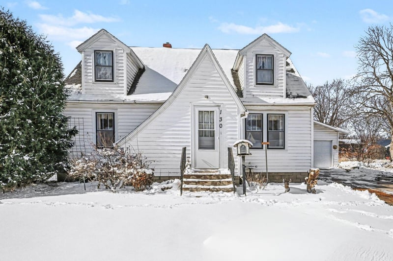 130 S Grove St, Belle Plaine, MN 56011