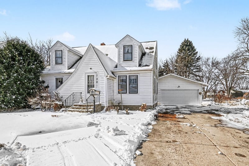 130 S Grove St, Belle Plaine, MN 56011