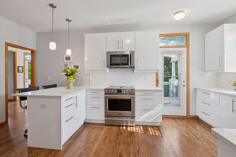 1612 Summit Hill, Eagan, MN 55122