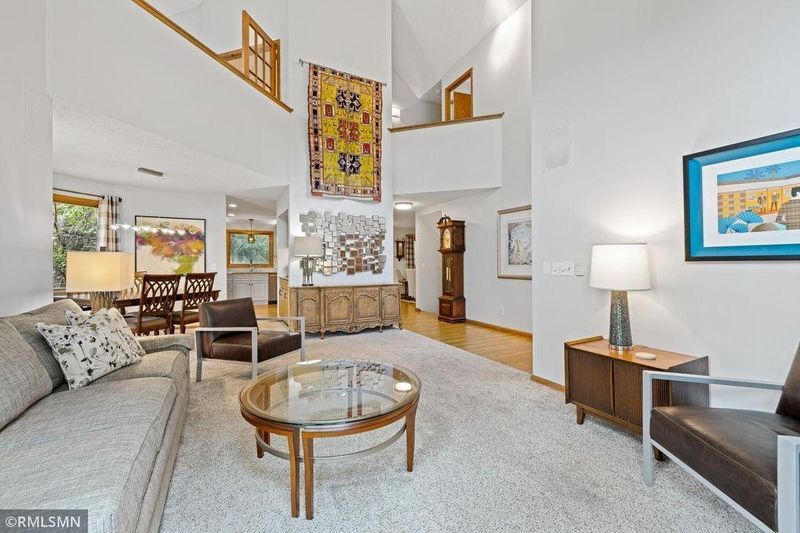 6868 Stonewood Ct, Eden Prairie, MN 55346
