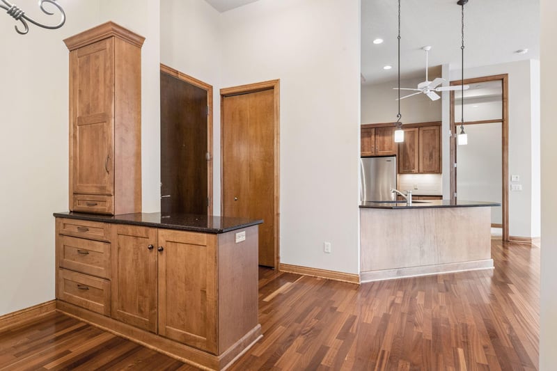 555 Oak Ridge Pl #360, Hopkins, MN 55305