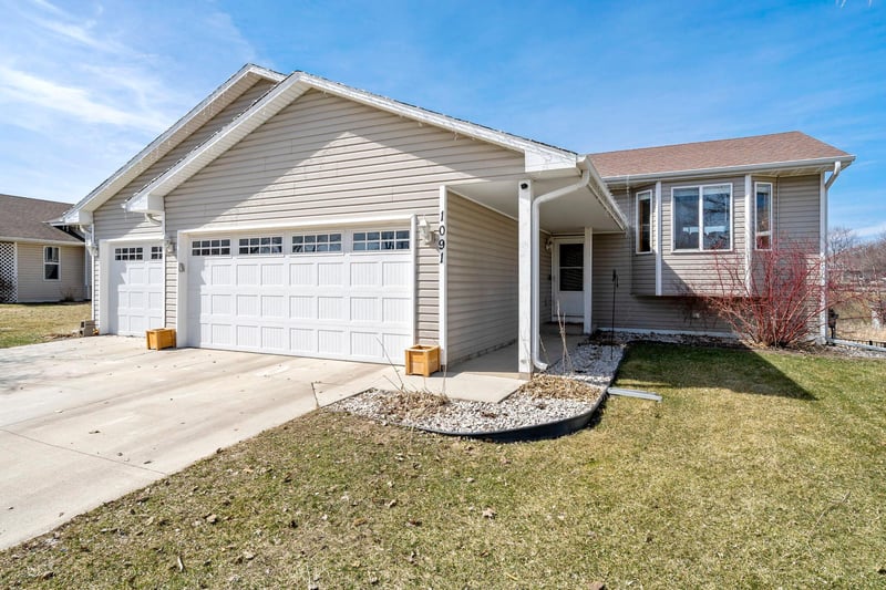 1091 Meadow St, Cologne, MN 55322