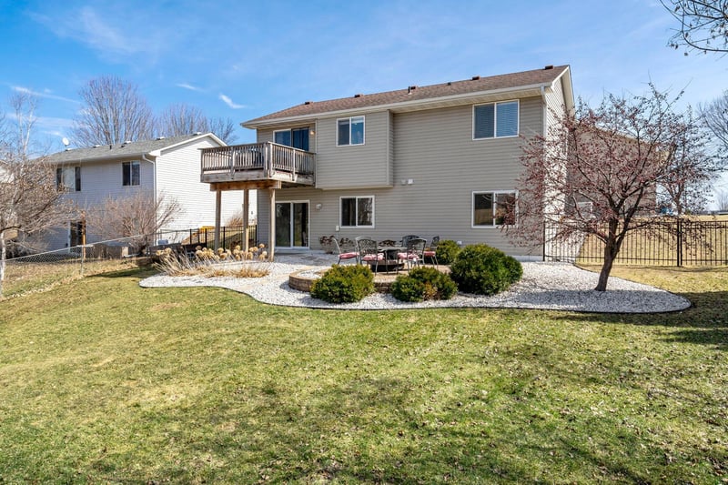 1091 Meadow St, Cologne, MN 55322