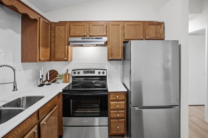 975 Pondview Ct, Vadnais Heights, MN 55127