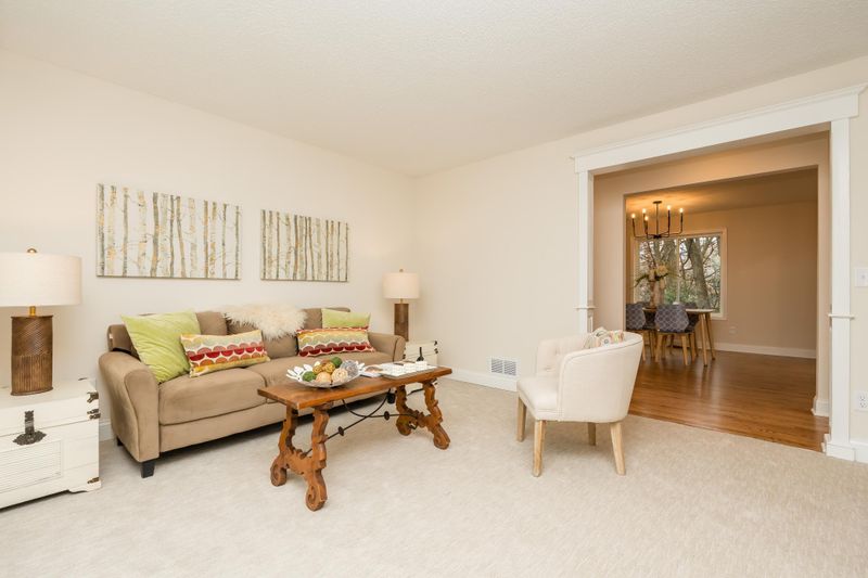 4809 Four Seasons Dr, Eagan, MN 55122