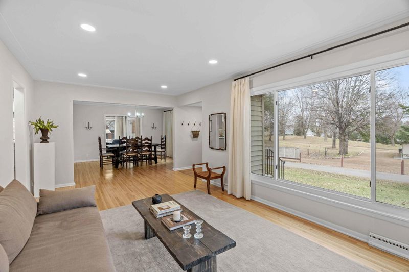 8508 Waters Edge Dr, Chanhassen, MN 55317