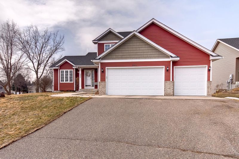 502 Springwheat Dr, Dundas, MN 55019